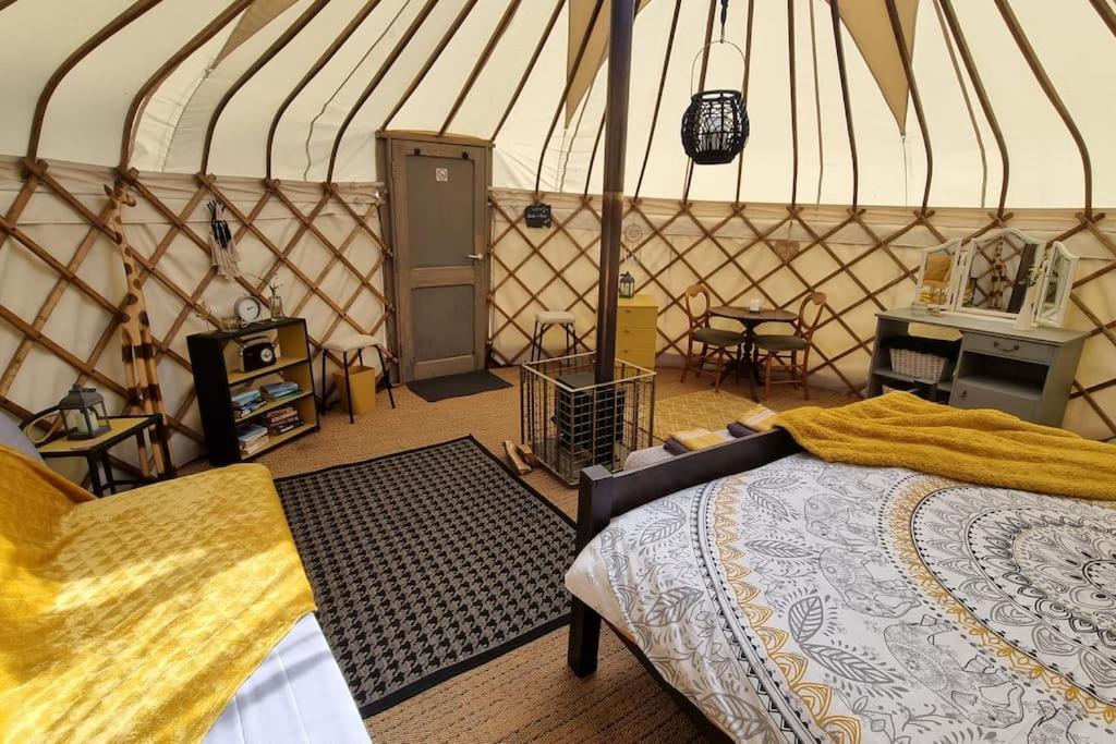 Hotel Bronfelen Yurt à Cynghordy Extérieur photo